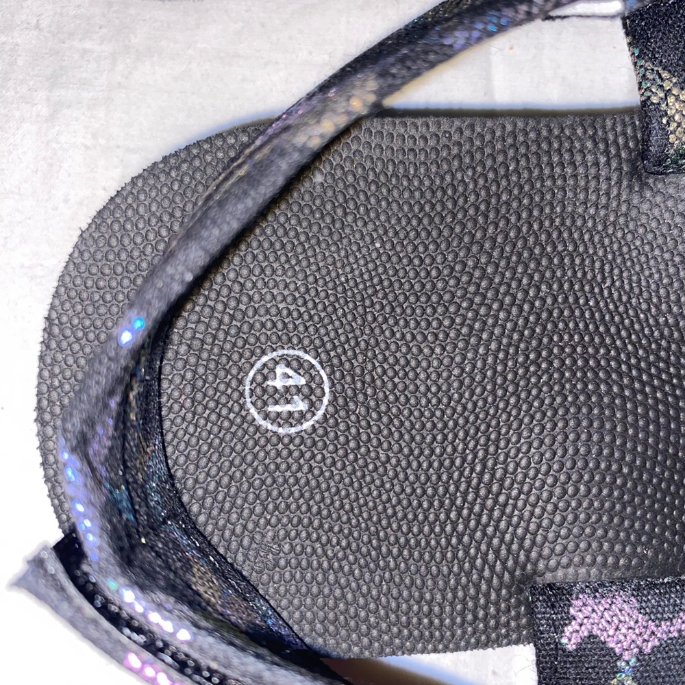 Sleek Black Sandals with Modern Comfort. 0152 - Picture 3 of 5
